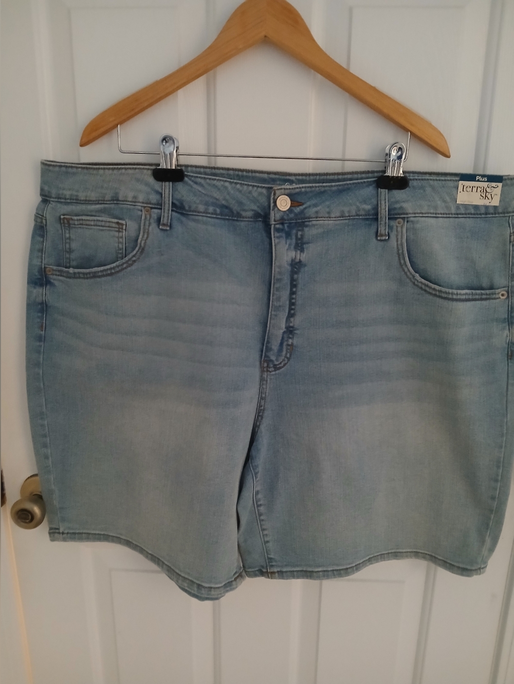 Terra & Sky Bermuda Short Faded Light Blue Denim Skort, High Rise, Size 24 W